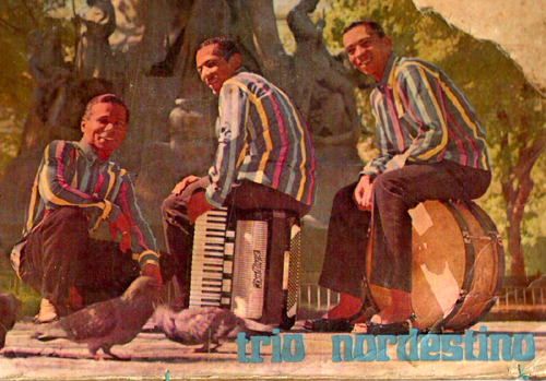 1969-trio-nordestino-nas-estamos-na-praaa-detalhe